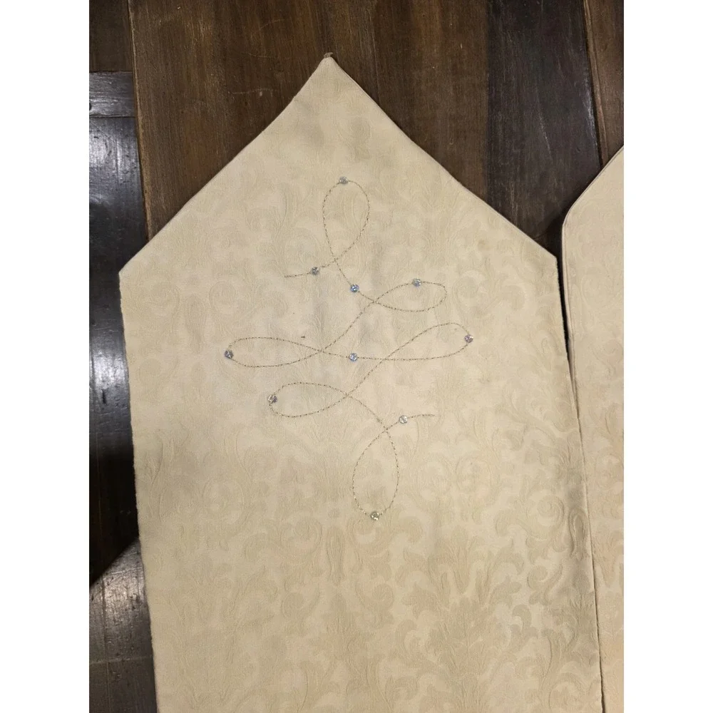🔥2005 Avon ⭐️Table Runner⚜️ Damask 🎄Gold Tassel⚜️Beige Ivory 🎁 Light Stains 3
